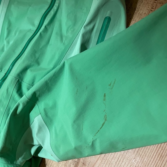 Arc'teryx Women's Rain Jacket - Picture 5 of 8